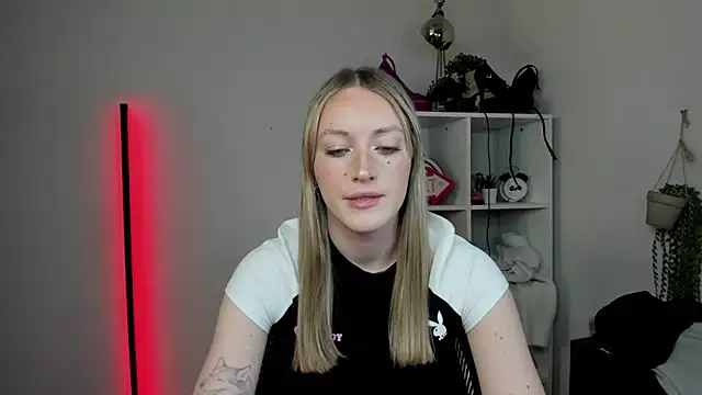 EvelynBlond online show from 04-02-26, 12:45