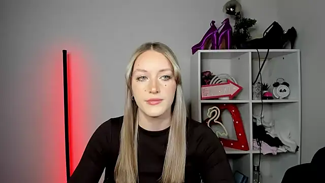 EvelynBlond online show from 05-07-26, 12:41