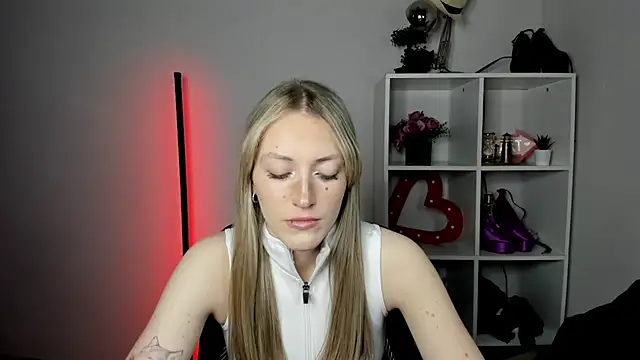 EvelynBlond online show from 07-10-26, 12:49