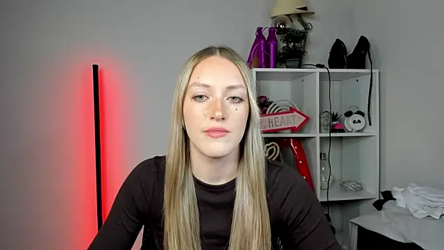EvelynBlond online show from 05-18-26, 12:54