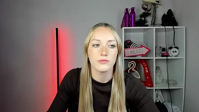 EvelynBlond online show from 05-27-26, 12:34