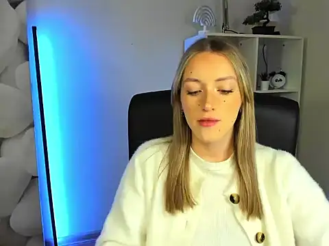 EvelynBlond online show from 11-25-25, 06:25