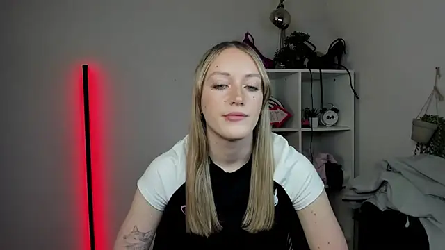 EvelynBlond online show from 04-09-26, 12:33