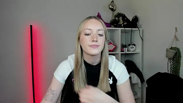 EvelynBlond online show from 04-01-26, 12:50