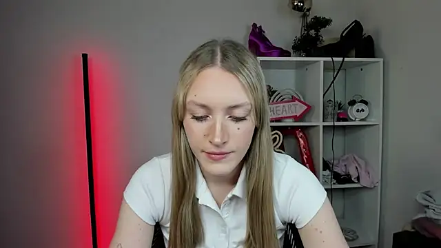 EvelynBlond online show from 04-20-26, 12:30