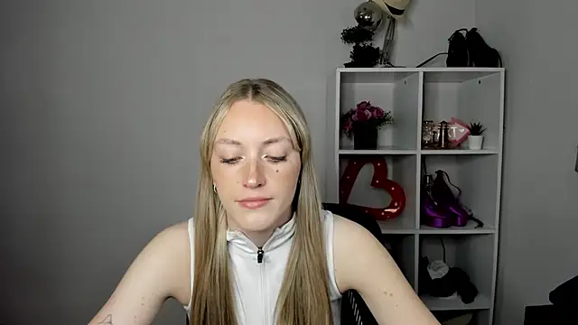 EvelynBlond online show from 07-13-26, 12:37