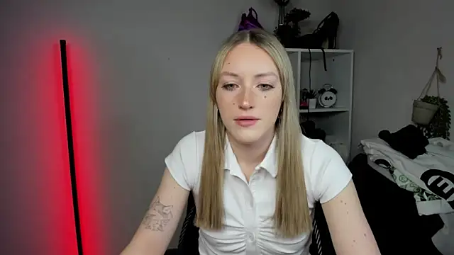 EvelynBlond online show from 04-17-26, 05:32
