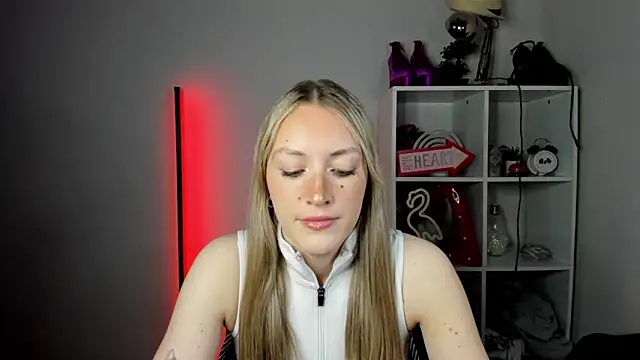 EvelynBlond online show from 06-17-26, 10:25