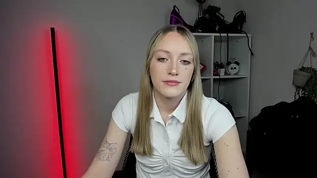EvelynBlond online show from 04-15-26, 12:32
