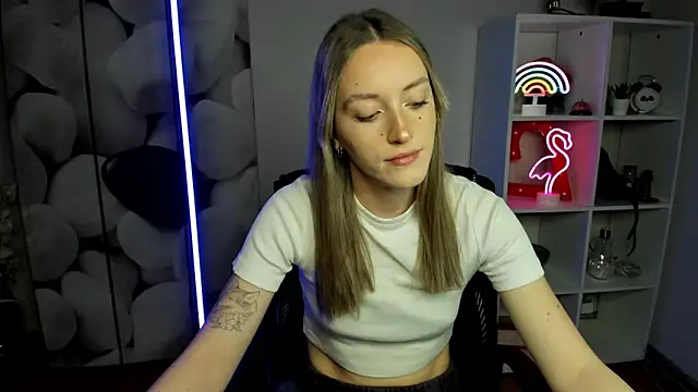 EvelynBlond online show from 12-18-25, 01:48