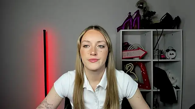 EvelynBlond online show from 04-23-26, 12:29
