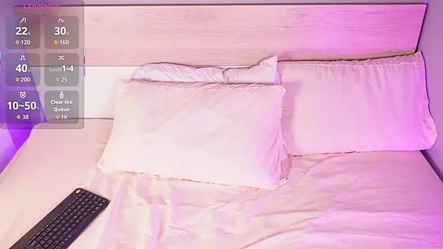 Snapshot of melaniebrett chatting on 02-19-26, 07:55 melaniebrett online show from 02-19-26, 07:55