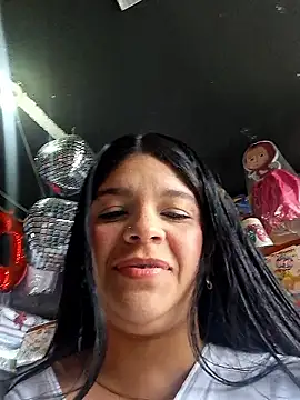 Layla-daring online show from 12-19-25, 07:05