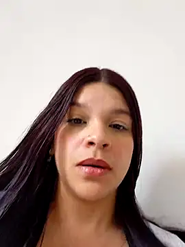 Snapshot of Layla-daring chatting on 07-18-26, 05:21 Layla-daring online show from 07-18-26, 05:21