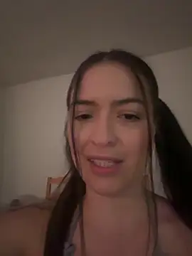 Snapshot of Little__Danni1 chatting on 06-08-26, 01:28 Little Danni1 online show from 06-08-26, 01:28