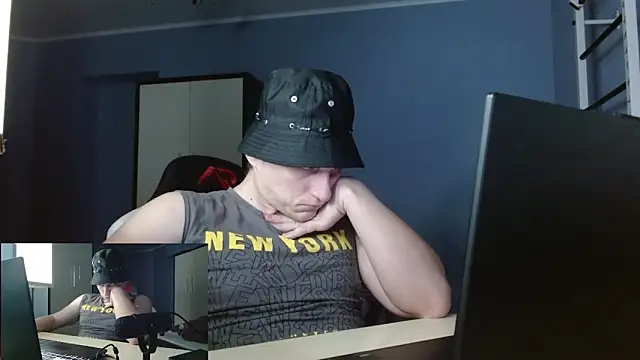 Snapshot of Poliglotjoe1 chatting on 02-16-26, 09:24 Poliglotjoe1 online show from 02-16-26, 09:24