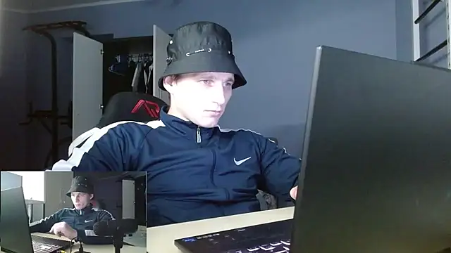 Snapshot of Poliglotjoe1 chatting on 02-05-26, 07:43 Poliglotjoe1 online show from 02-05-26, 07:43