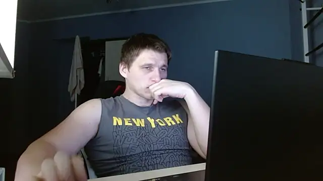 Snapshot of Poliglotjoe1 chatting on 02-15-26, 01:39 Poliglotjoe1 online show from 02-15-26, 01:39