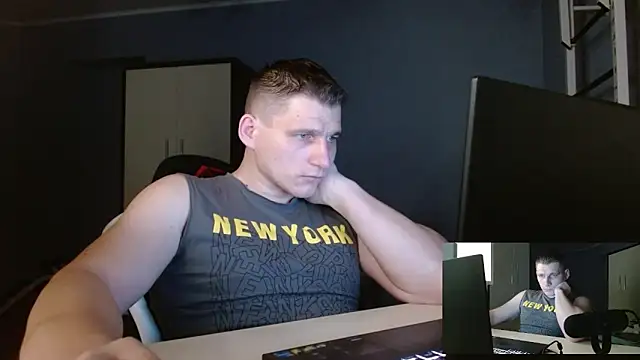 Snapshot of Poliglotjoe1 chatting on 02-20-26, 07:49 Poliglotjoe1 online show from 02-20-26, 07:49