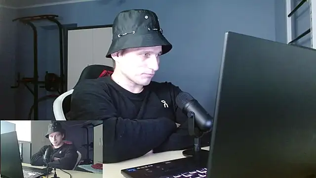 Snapshot of Poliglotjoe1 chatting on 02-07-26, 08:39 Poliglotjoe1 online show from 02-07-26, 08:39