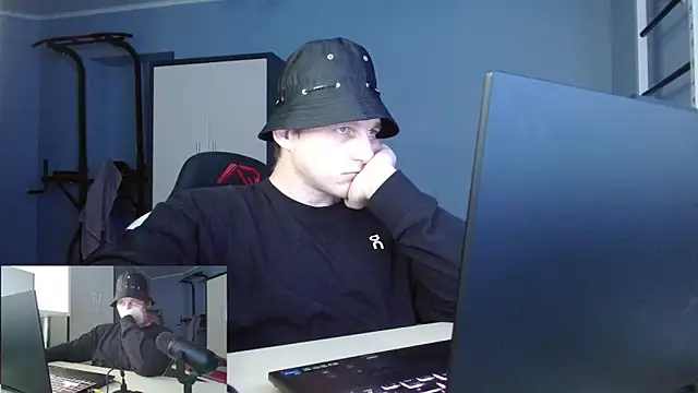 Snapshot of Poliglotjoe1 chatting on 02-06-26, 11:39 Poliglotjoe1 online show from 02-06-26, 11:39