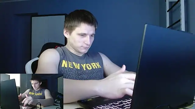 Snapshot of Poliglotjoe1 chatting on 02-14-26, 01:33 Poliglotjoe1 online show from 02-14-26, 01:33