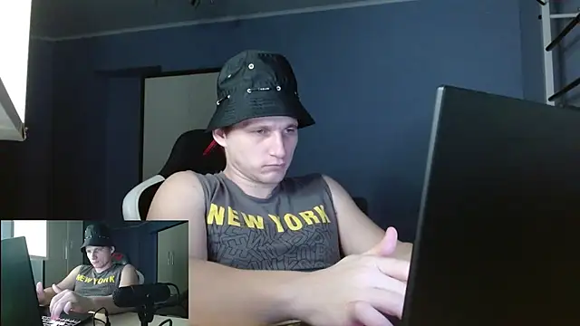 Snapshot of Poliglotjoe1 chatting on 02-16-26, 03:49 Poliglotjoe1 online show from 02-16-26, 03:49