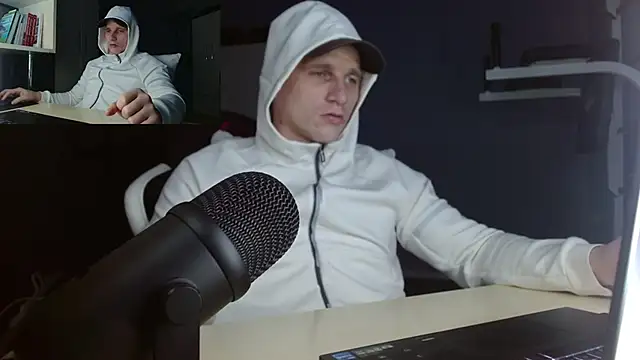 Poliglotjoe1 online show from 12-17-25, 06:40