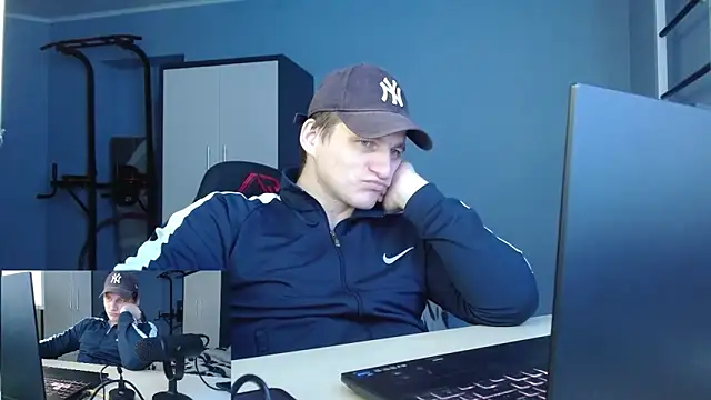 Snapshot of Poliglotjoe1 chatting on 02-03-26, 10:31 Poliglotjoe1 online show from 02-03-26, 10:31