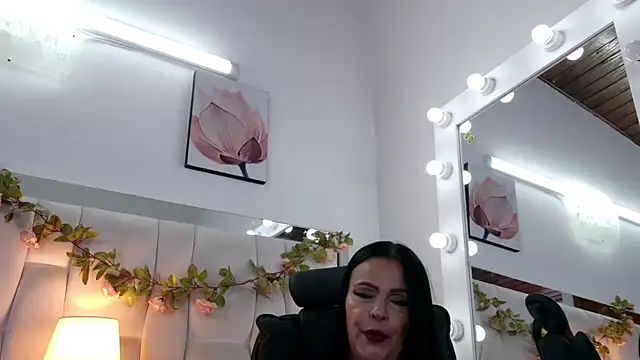 Victoria Gautherr online show from 12-17-25, 07:52