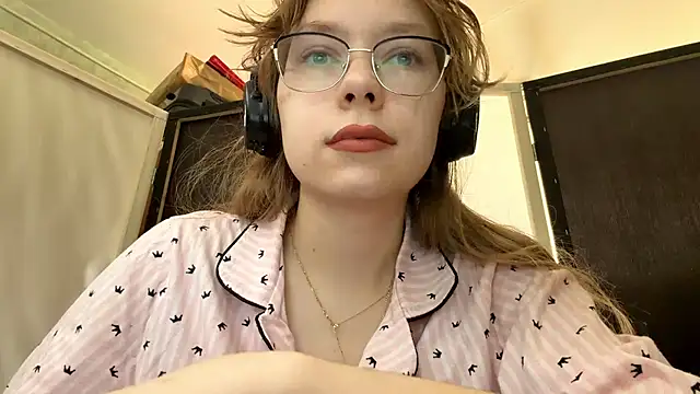 Snapshot of LouettaTornese chatting on 11-23-25, 08:13 LouettaTornese online show from 11-23-25, 08:13