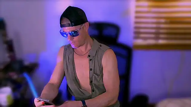 Snapshot of JockNThirsty chatting on 03-10-26, 04:55 JockNThirsty online show from 03-10-26, 04:55