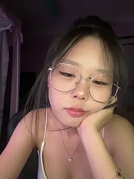 Snapshot of Kiee-lee chatting on 06-25-26, 04:34 Kiee-lee online show from 06-25-26, 04:34
