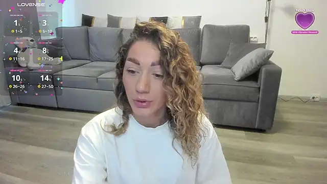 Snapshot of rossana_doll chatting on 06-15-26, 08:03 rossana doll online show from 06-15-26, 08:03