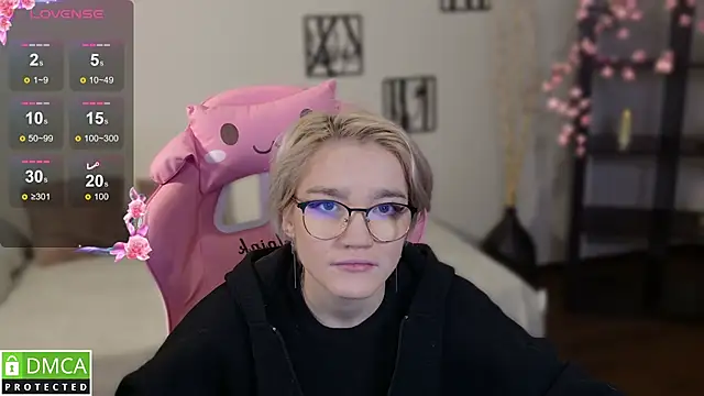 Megan Lora online show from 11-23-25, 01:48