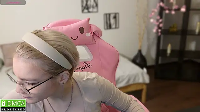 Megan Lora online show from 11-26-25, 01:05