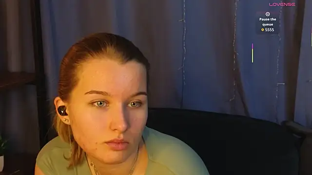 Snapshot of ImiMonroe chatting on 05-13-26, 04:41 ImiMonroe online show from 05-13-26, 04:41