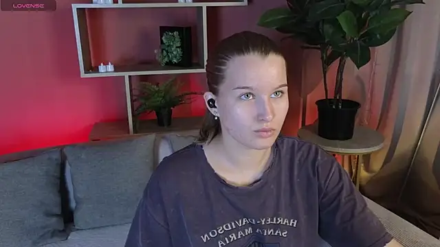 Snapshot of ImiMonroe chatting on 05-28-26, 04:31 ImiMonroe online show from 05-28-26, 04:31