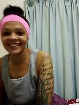 Snapshot of Cadence28 chatting on 05-01-26, 01:10 Cadence28 online show from 05-01-26, 01:10