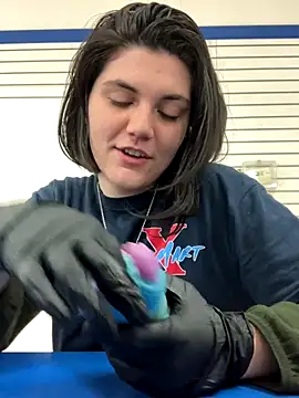 Kora Kat online show from 12-17-25, 07:57