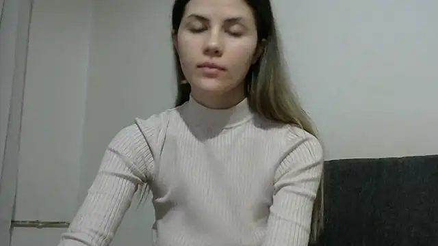 Snapshot of Erii18 chatting on 12-13-25, 08:04 Erii18 online show from 12-13-25, 08:04