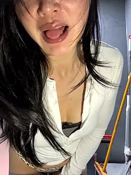 Snapshot of mitao_xx chatting on 01-14-26, 07:45 mitao xx online show from 01-14-26, 07:45