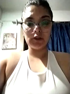 Snapshot of YouladyVidal chatting on 11-24-25, 12:21 YouladyVidal online show from 11-24-25, 12:21