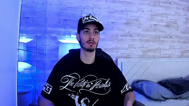 Snapshot of Emir_Ozan_ chatting on 01-06-26, 11:36 Emir Ozan online show from 01-06-26, 11:36