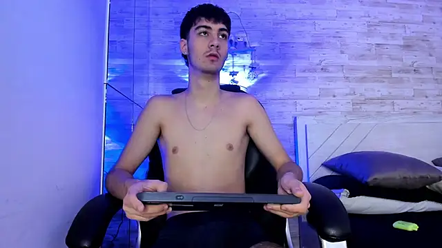 Snapshot of Emir_Ozan_ chatting on 12-03-25, 11:09 Emir Ozan online show from 12-03-25, 11:09