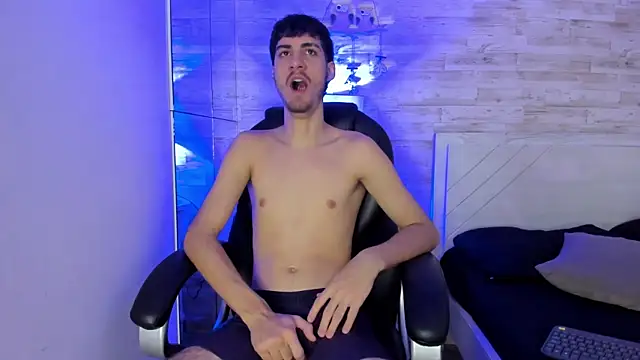 Snapshot of Emir_Ozan_ chatting on 12-18-25, 11:36 Emir Ozan online show from 12-18-25, 11:36