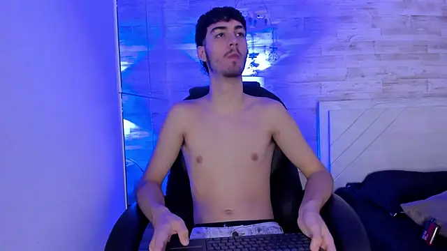 Snapshot of Emir_Ozan_ chatting on 12-19-25, 11:34 Emir Ozan online show from 12-19-25, 11:34