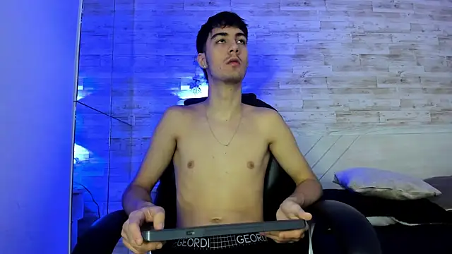 Snapshot of Emir_Ozan_ chatting on 12-02-25, 11:34 Emir Ozan online show from 12-02-25, 11:34