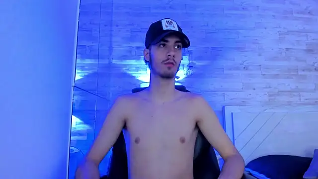 Snapshot of Emir_Ozan_ chatting on 12-22-25, 11:32 Emir Ozan online show from 12-22-25, 11:32