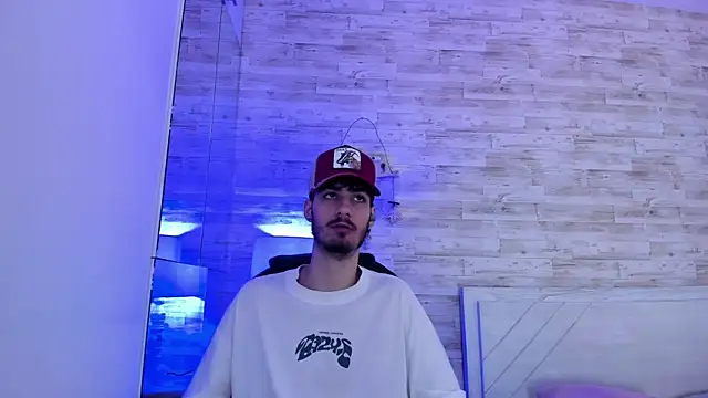 Snapshot of Emir_Ozan_ chatting on 01-10-26, 11:38 Emir Ozan online show from 01-10-26, 11:38